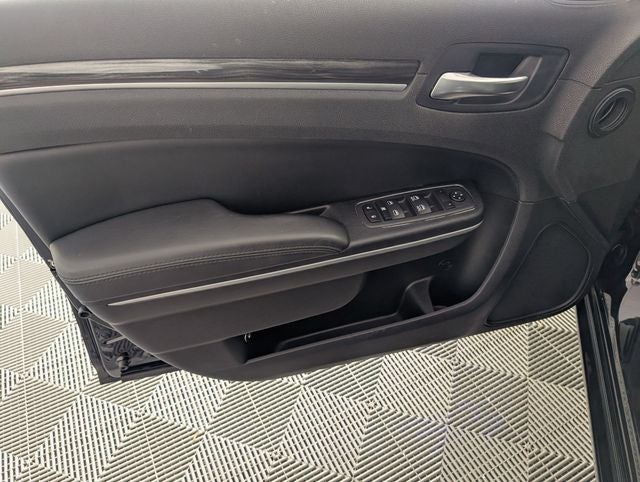 2022 Chrysler 300 Touring