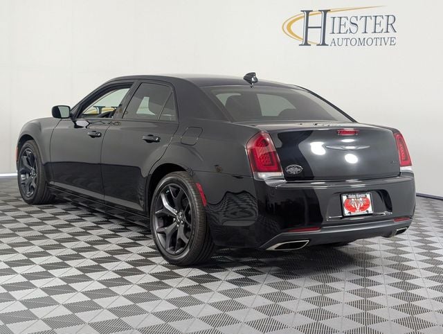 2022 Chrysler 300 Touring