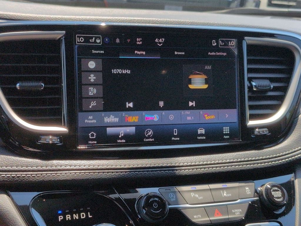 2027 Chrysler Pacifica Select