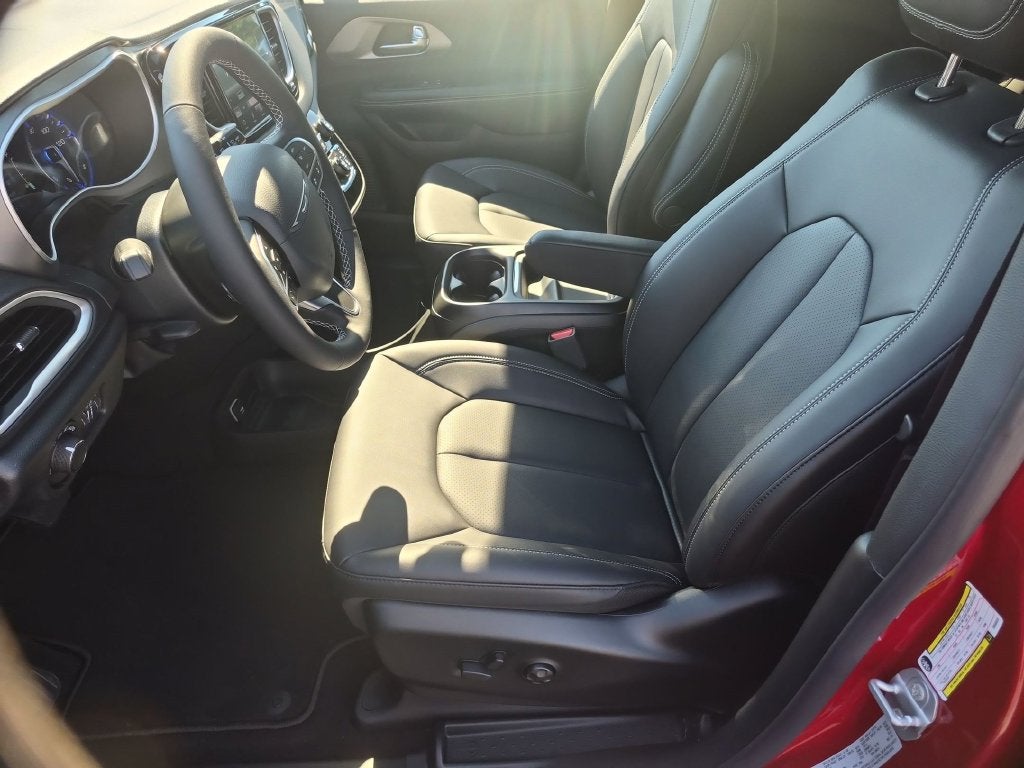 2027 Chrysler Pacifica LX