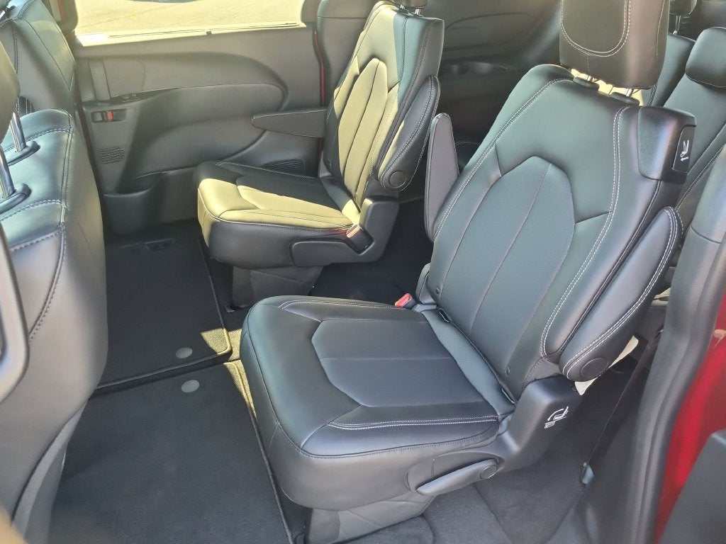 2027 Chrysler Pacifica LX
