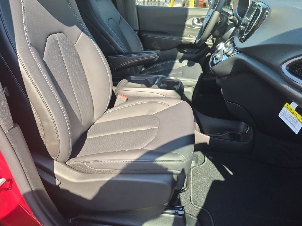 2027 Chrysler Pacifica LX