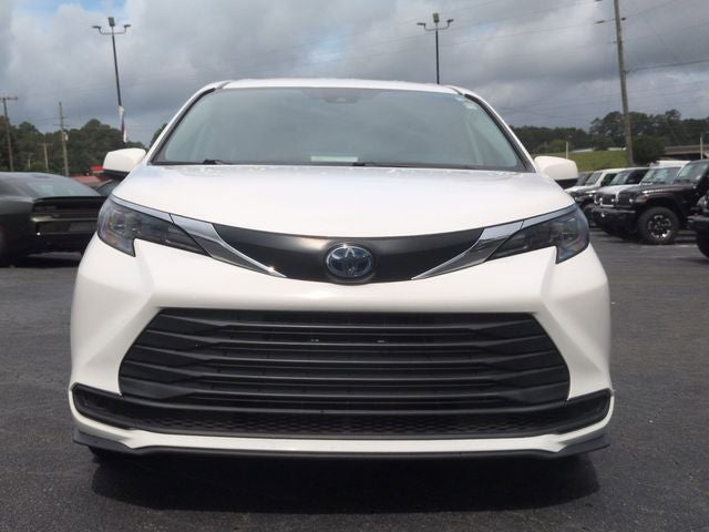 2024 Toyota Sienna LE 8 Passenger