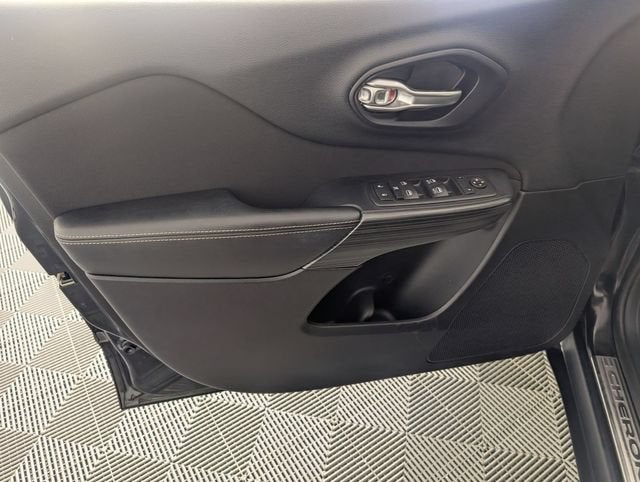 2016 Jeep Cherokee Altitude