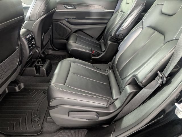 2023 Jeep Grand Cherokee L Limited 4x2
