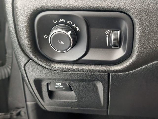 2023 RAM 1500 Big Horn Crew Cab 4x4 5'7" Box