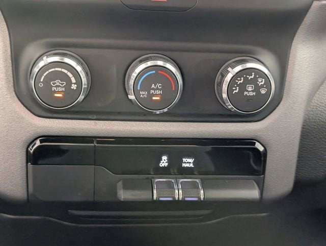 2023 RAM 1500 Big Horn Crew Cab 4x4 5'7" Box