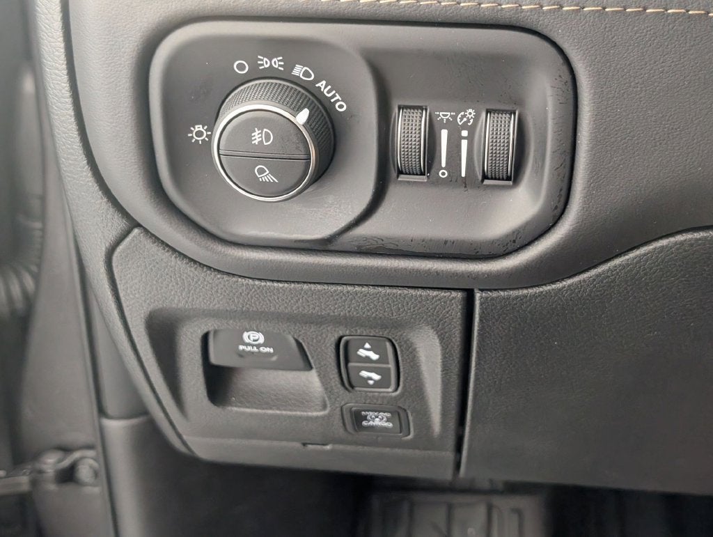 2026 RAM 1500 Tungsten Crew Cab 4x4 5'7" Box