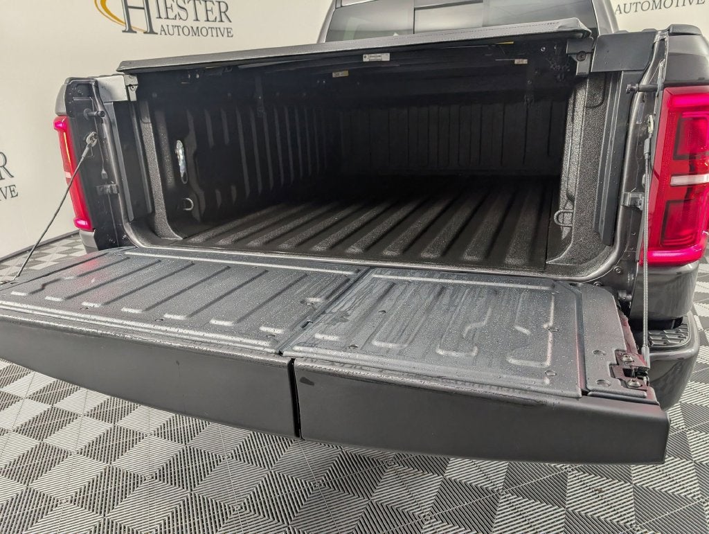 2026 RAM 1500 Tungsten Crew Cab 4x4 5'7" Box