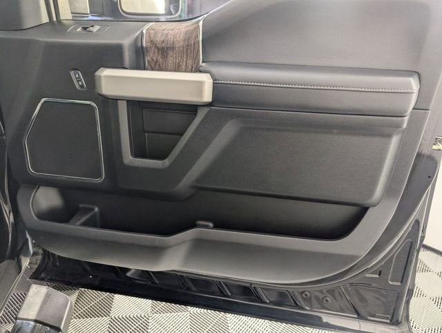 2017 Ford Super Duty F-250 SRW Lariat