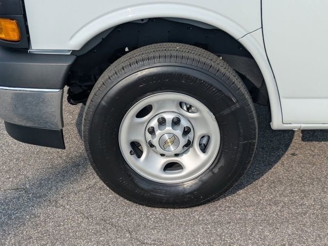 2026 Chevrolet Express Cargo 1WT