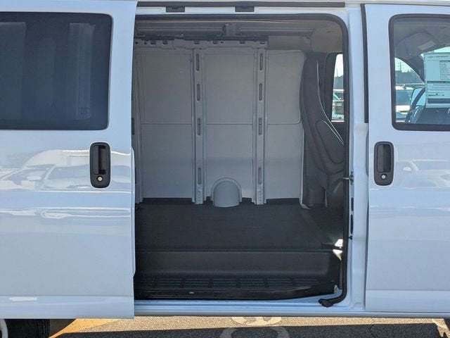 2026 Chevrolet Express Cargo 1WT