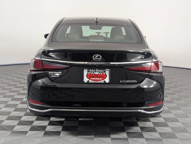 2022 Lexus ES 300h Ultra Luxury
