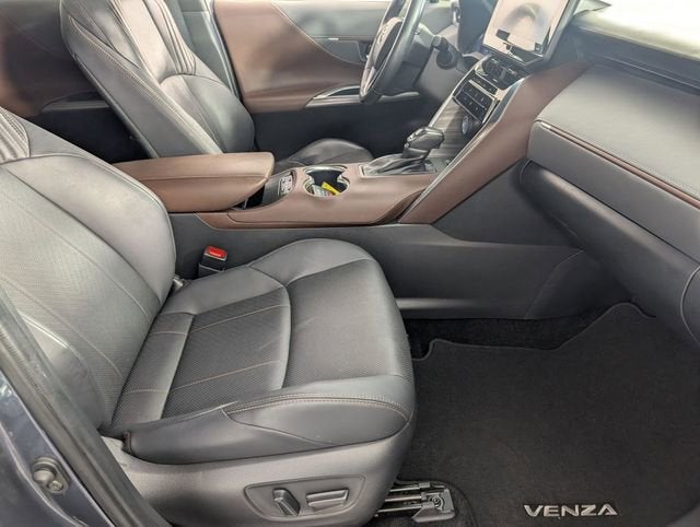 2022 Toyota Venza LE