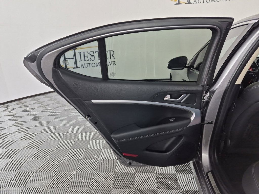 2023 Genesis G70 2.0T RWD
