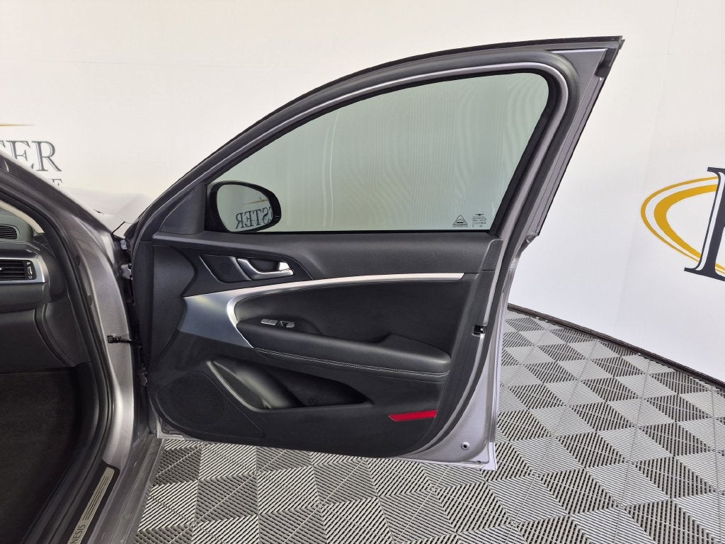 2023 Genesis G70 2.0T RWD