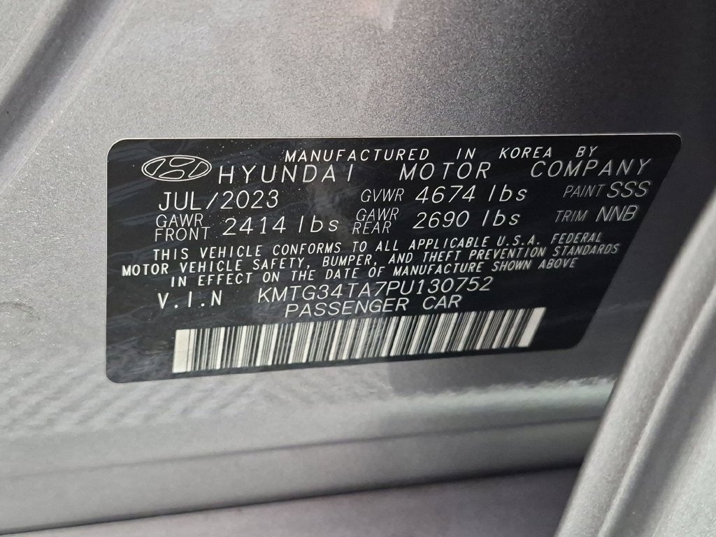 2023 Genesis G70 2.0T RWD