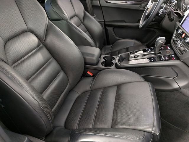 2023 Porsche Macan T