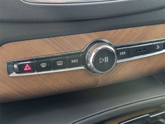 2023 Volvo XC90 Recharge Plug-In Hyb Plus Dark Theme