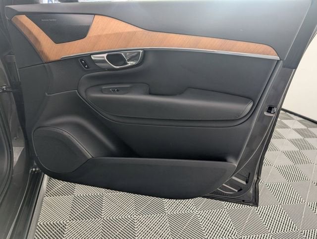 2023 Volvo XC90 Recharge Plug-In Hyb Plus Dark Theme